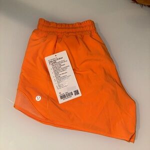 Lululemon hotty hot low rise short 4” lined